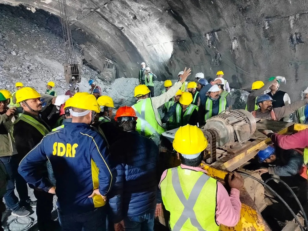 Ấn Độ liên hệ nhóm cứu hộ đội bóng nhí Thái Lan nhờ giải cứu 40 công nhân mắc kẹt trong đường hầm - Ảnh 2.