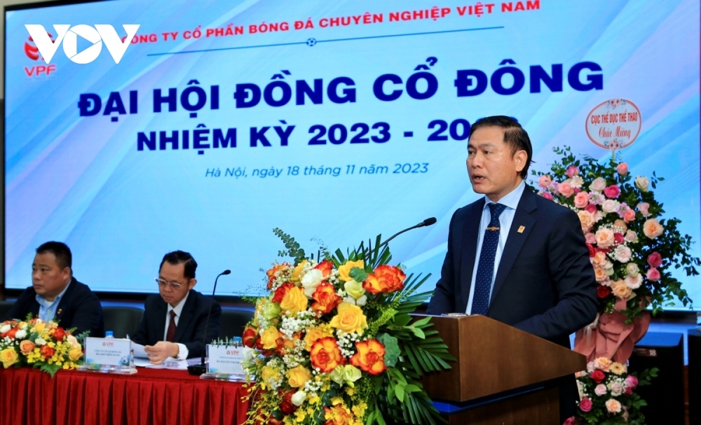 Tái đắc cử Chủ tịch HĐQT VPF, ông Trần Anh Tú hứa giúp V-League hấp dẫn hơn - Ảnh 2.