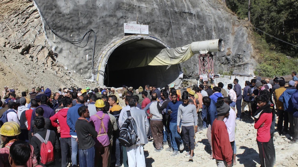 Ấn Độ liên hệ nhóm cứu hộ đội bóng nhí Thái Lan nhờ giải cứu 40 công nhân mắc kẹt trong đường hầm - Ảnh 1.