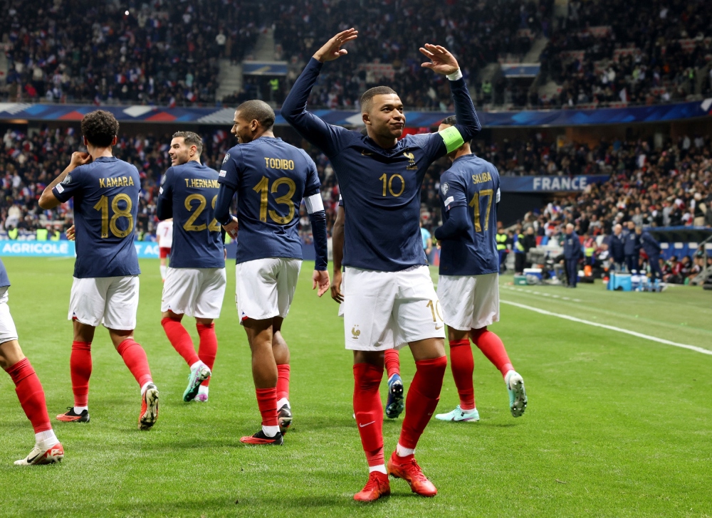 Kết quả vòng loại EURO 2024 hôm nay: Pháp thắng 14-0, xác định thêm 3 đội dự VCK - Ảnh 1.