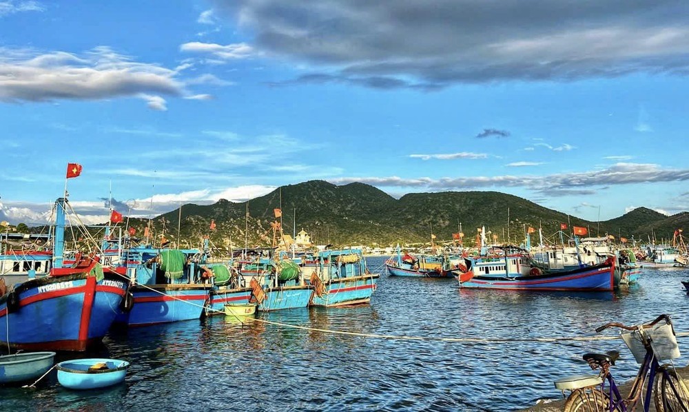 Ninh Thuận có duy nhất khu chợ trăm tuổi và người dân chỉ mẹo chọn hải sản ngon rẻ tại đây - Ảnh 1.