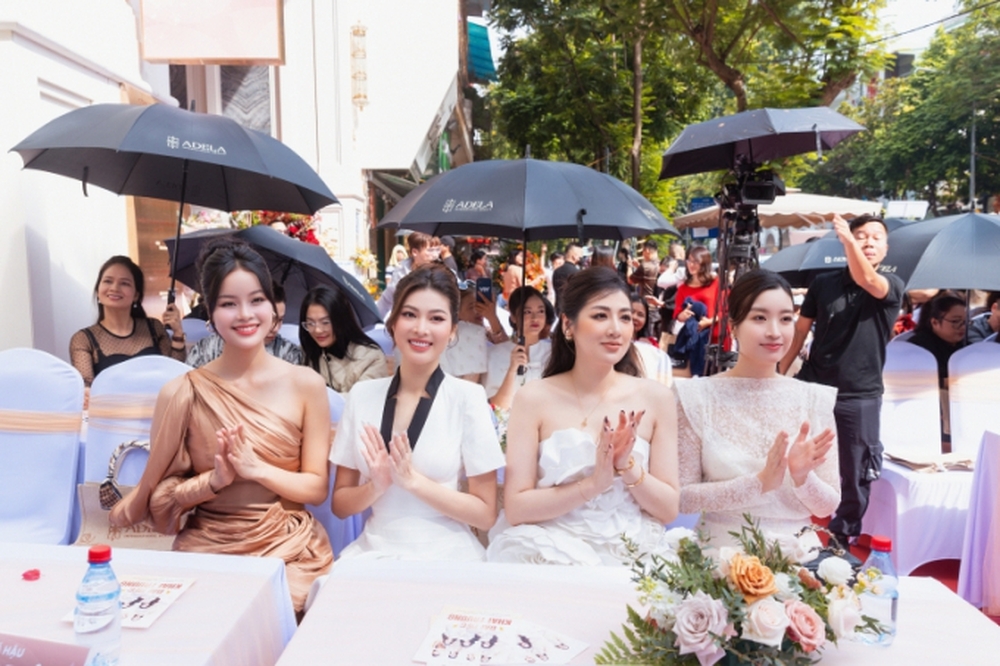Hoa hậu Đỗ Thị Hà khoe chân dài, vai trần, chính thức lấn sân vào thương trường - Ảnh 7.
