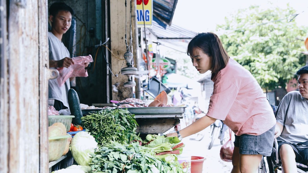 Cô gái miền Nam và hành trình “làm đôi chân” cho chàng trai khuyết tật nơi đất Bắc - Ảnh 12.