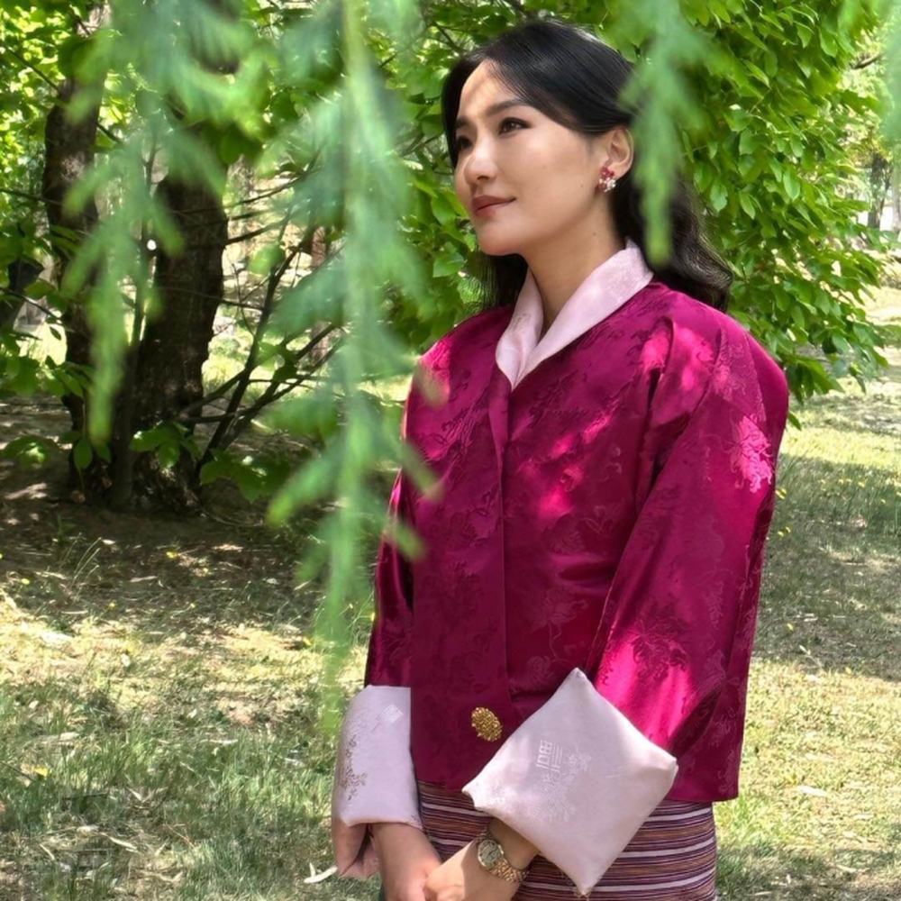 Hoàng hậu vạn người mê của Bhutan lộ diện sau khi hạ sinh công chúa, nhan sắc hiện tại khiến ai cũng bất ngờ - Ảnh 8.
