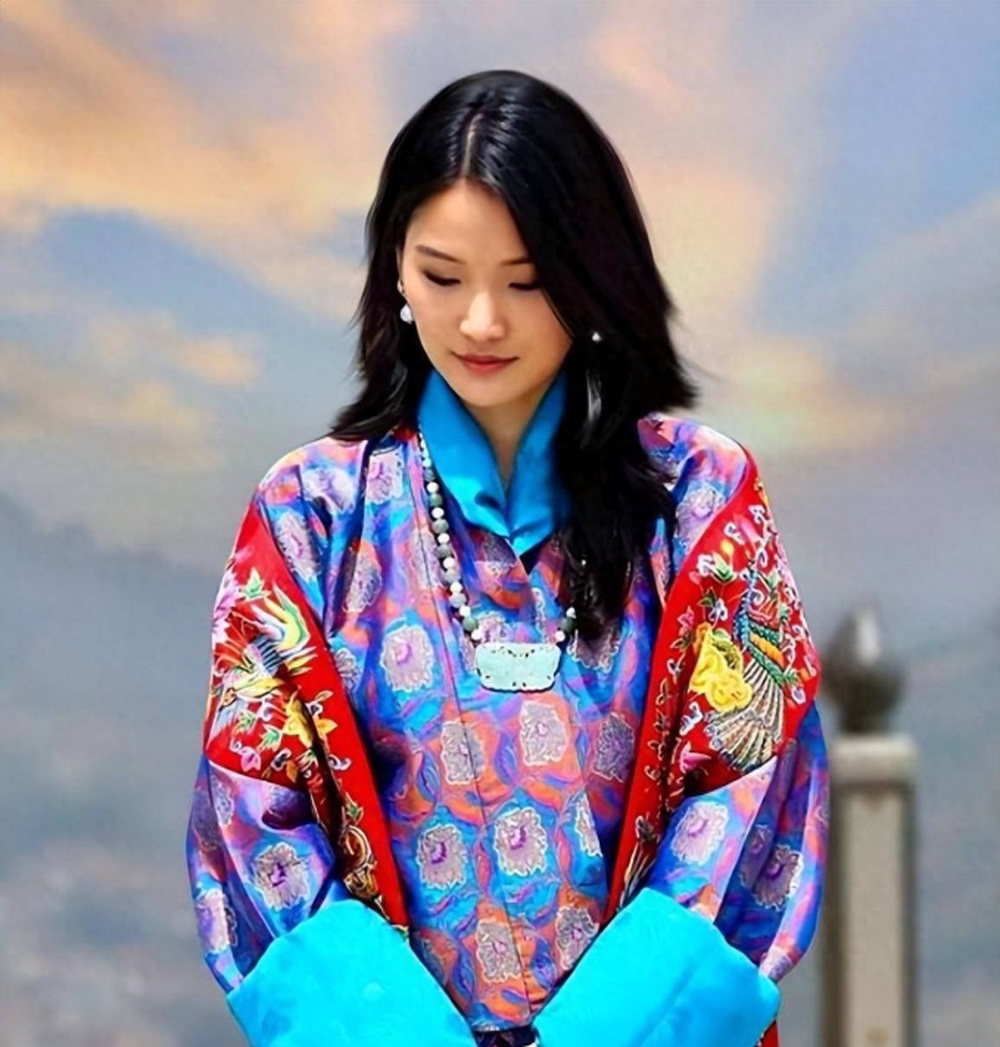 Hoàng hậu vạn người mê của Bhutan lộ diện sau khi hạ sinh công chúa, nhan sắc hiện tại khiến ai cũng bất ngờ - Ảnh 1.