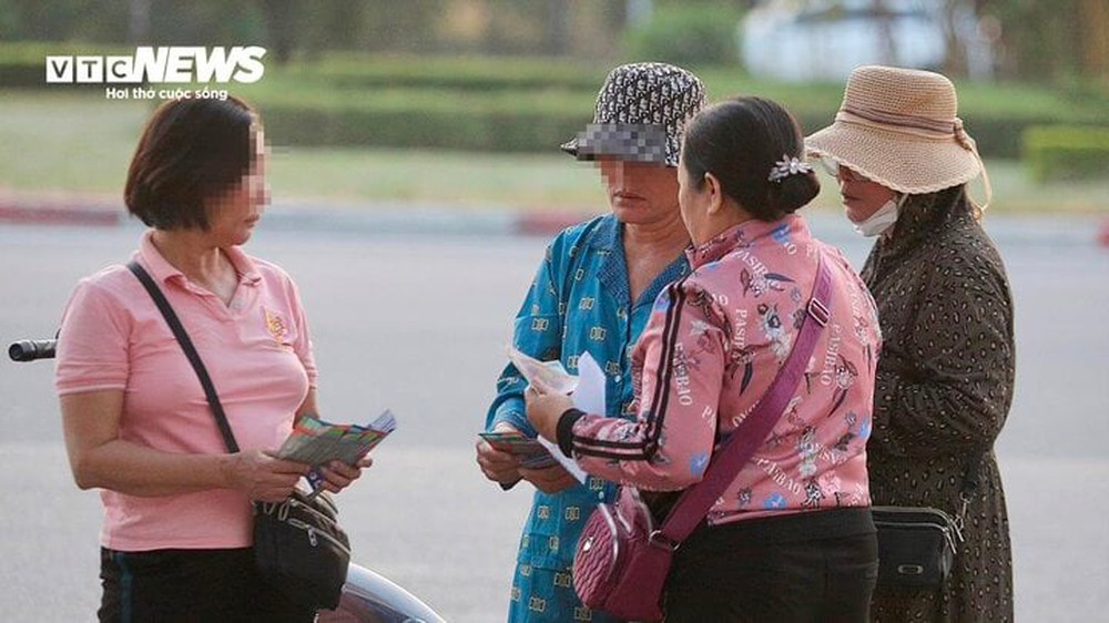 ĐT Việt Nam đấu Iraq: Phe vé không dám hét giá cao, chấp nhận chỉ lãi bát phở - Ảnh 2.