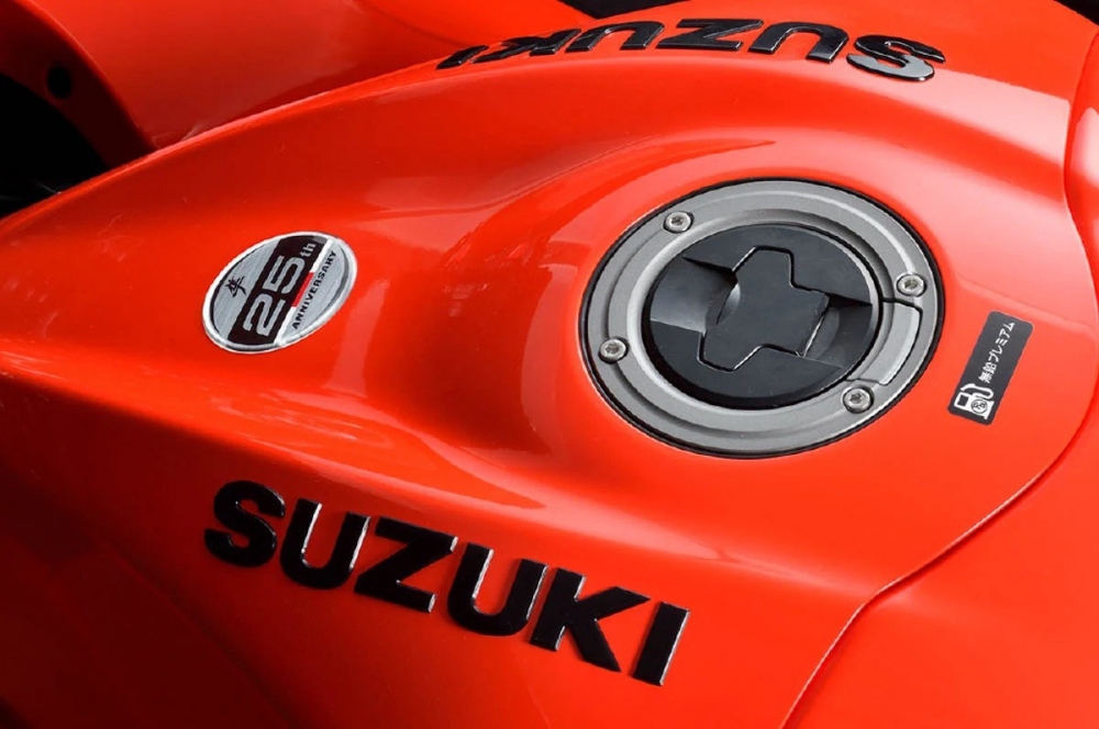 Chi tiết Suzuki Hayabusa 2024 phiên bản kỷ niệm 25 năm có giá gần 600 triệu đồng - Ảnh 2.