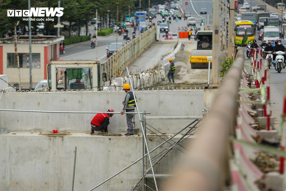 Hai cầu vượt thép 342 tỷ đồng ở Hà Nội thế nào sau hơn 9 tháng thi công? - Ảnh 11.