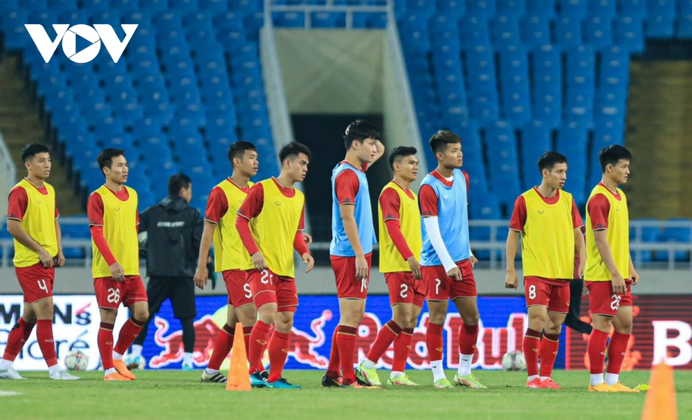 ĐT Việt Nam tri ân HLV Troussier trước trận đấu với ĐT Iraq - Ảnh 4.