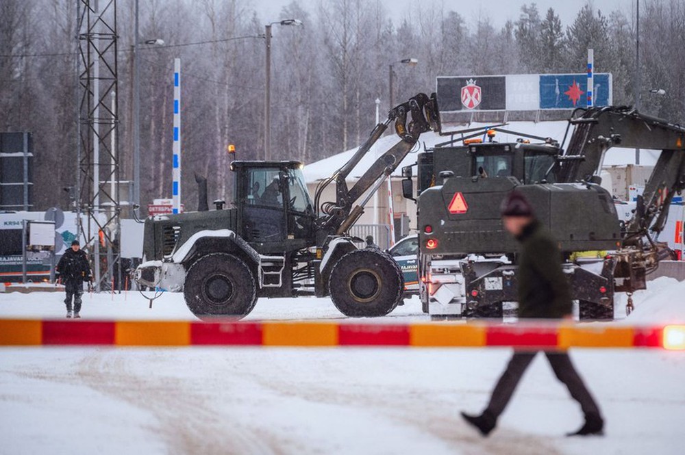 Bộ 3 nước châu Âu hành động, 70.000 quân NATO có thể khóa chặt Kaliningrad: Điện Kremlin phản ứng - Ảnh 1.