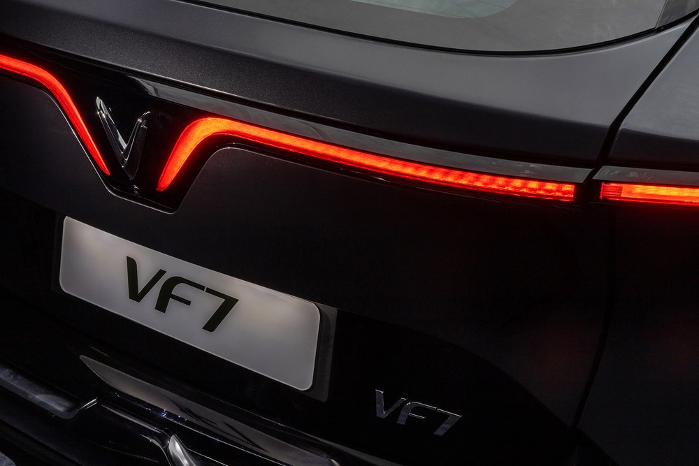 Ảnh chi tiết VinFast VF 7 giá từ 850 triệu đồng vừa ra mắt - Ảnh 4.