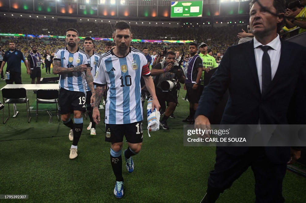 Messi rơi vào tình thế hiếm gặp, Argentina quật ngã Brazil sau màu đấu võ đầy kịch tính - Ảnh 2.