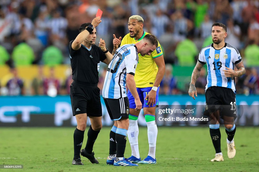 Messi rơi vào tình thế hiếm gặp, Argentina quật ngã Brazil sau màu đấu võ đầy kịch tính - Ảnh 6.