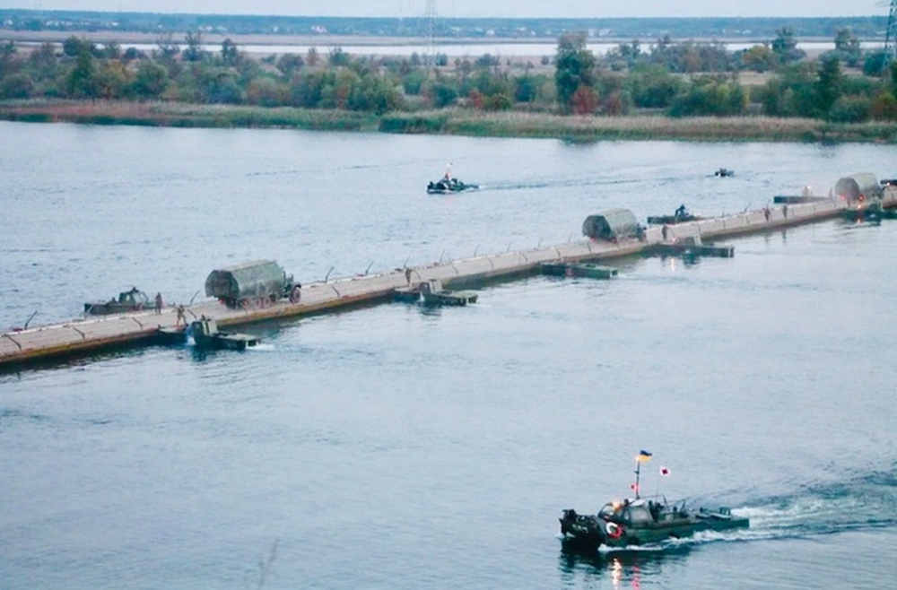 Ukraine bảo vệ đầu cầu đổ bộ, nỗ lực đánh bật Nga khỏi tả ngạn sông Dnipro - Ảnh 1.