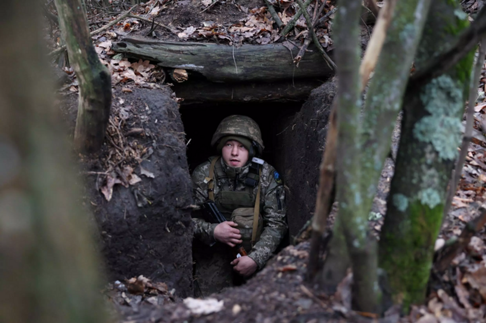 Xung đột Ukraine bước vào mùa đông thứ 2, binh sĩ khổ sở vì nạn chuột và giá rét - Ảnh 3.