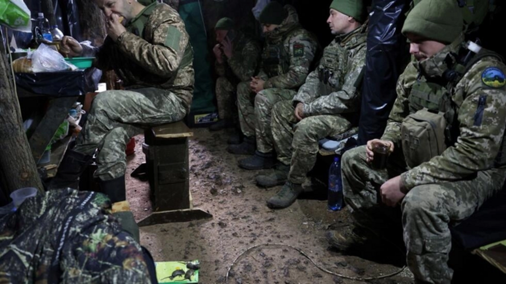 Xung đột Ukraine bước vào mùa đông thứ 2, binh sĩ khổ sở vì nạn chuột và giá rét - Ảnh 2.