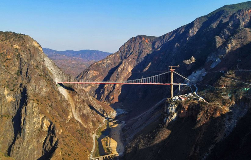 Trung Quốc dùng công nghệ tối tân xây cầu dây văng 1 trụ dài nhất thế giới, như ‘cần câu giữa trời’ khiến thế giới ngã mũ thán phục - Ảnh 4.