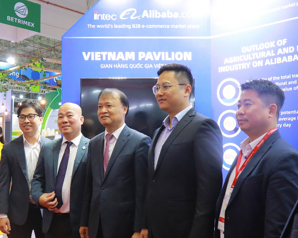 Alibaba cam kết hỗ trợ doanh nghiệp Việt vươn tầm thế giới trong sự kiện do Bộ Công thương chủ trì - Ảnh 3.