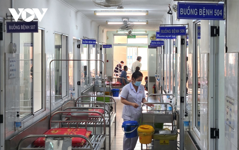 Bệnh nhân mắc bệnh hô hấp tăng cao tại Đà Nẵng, nhiều ca phải thở máy - Ảnh 2.