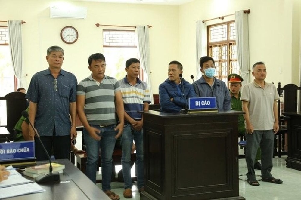 Giám đốc Trung tâm Đăng kiểm xe cơ giới ở Ninh Thuận lĩnh 54 tháng tù giam - Ảnh 1.