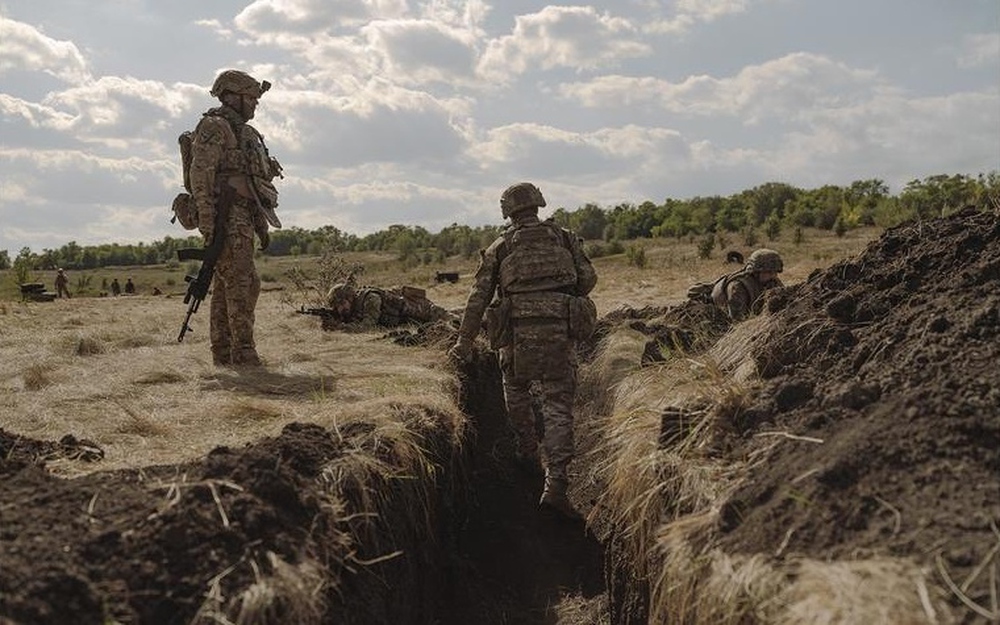 Cảnh sát Ukraine chiến đấu trực tiếp với quân đội Nga tại mặt trận phía Đông - Ảnh 1.