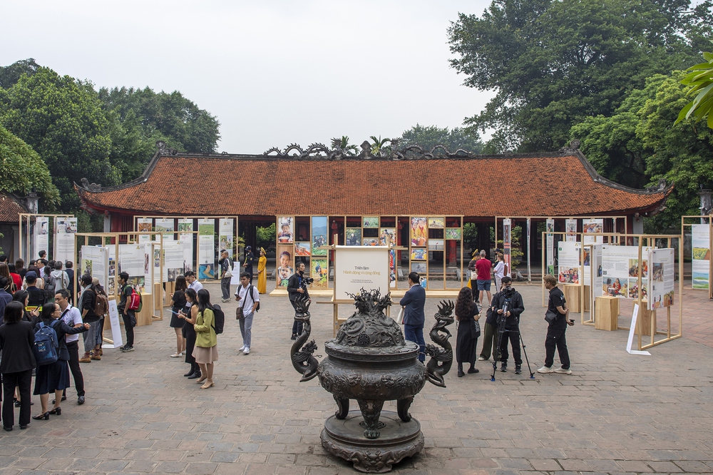 Ngắm các tác phẩm trưng bày tại Triển lãm Hành động vì cộng đồng - sự kiện đặc biệt, lần đầu tiên ở Việt Nam- Ảnh 1.