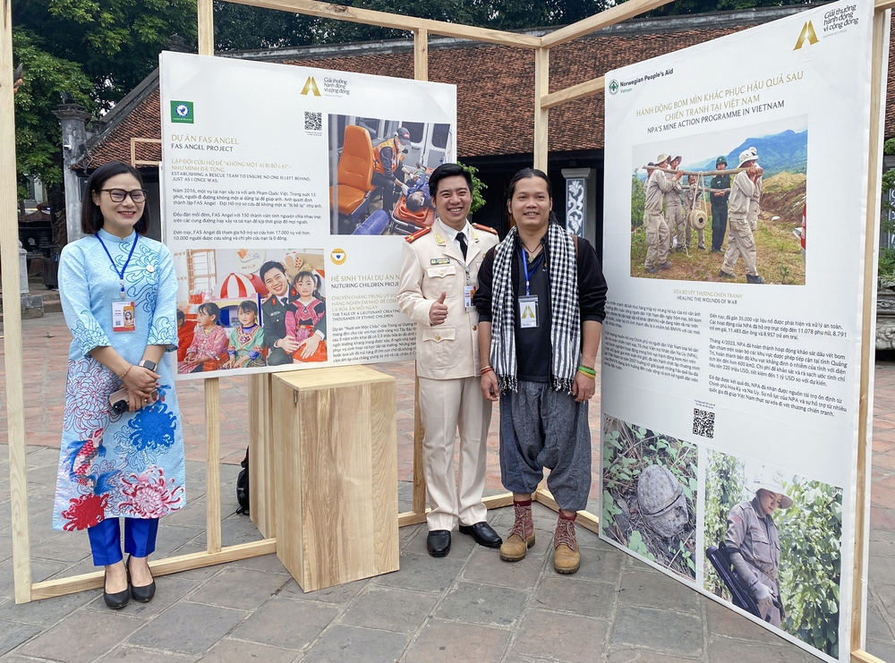 Ngắm các tác phẩm trưng bày tại Triển lãm Hành động vì cộng đồng - sự kiện đặc biệt, lần đầu tiên ở Việt Nam- Ảnh 13.