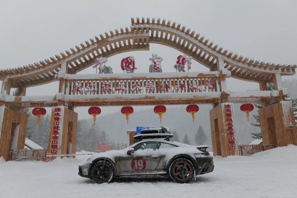 Đại gia Hải Phòng lái Porsche 16 tỷ “phá đảo” khắp Trung Quốc - Ảnh 6.