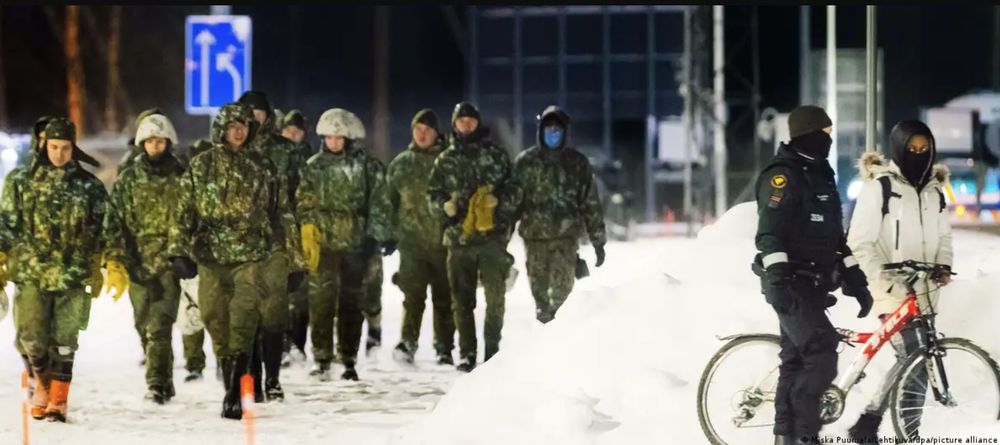 Hàng chục đặc vụ châu Âu và xe đặc chủng tới sát Nga: Vùng đang có lữ đoàn khét tiếng bảo vệ báo động cao - Ảnh 1.
