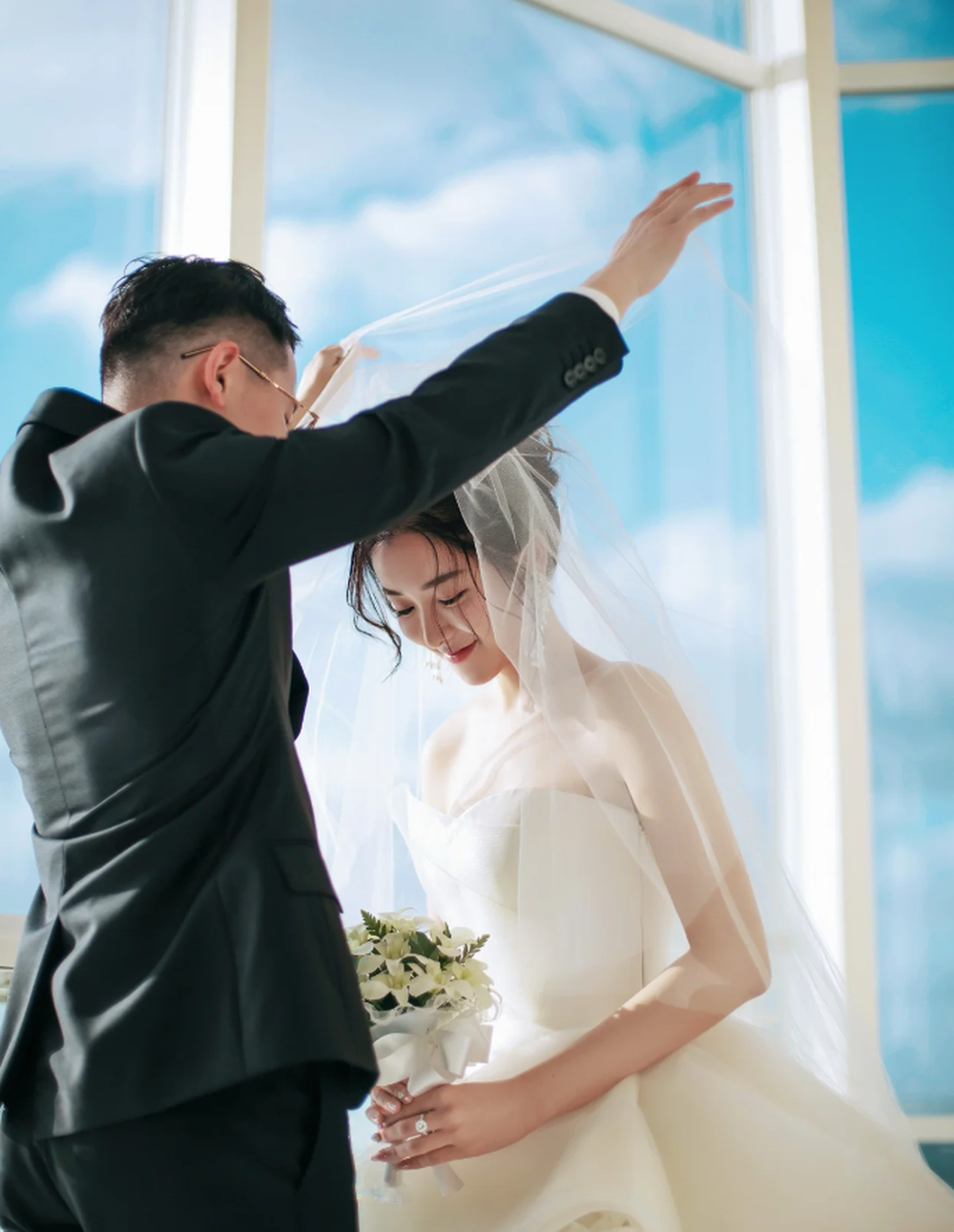 Hôn nhân của “phú bà” Đào Hỷ Nhi: Tổ chức cưới riêng tư ở Nhật, chồng ít lên sóng vì sợ fan vợ bỏ chạy - Ảnh 5.