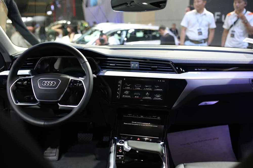 Audi e-tron sắp nâng cấp tầm vận hành tại Việt Nam: Sạc 1 lần dư sức chạy Hà Nội - Quảng Bình, xa hơn BMW iX3 - Ảnh 9.