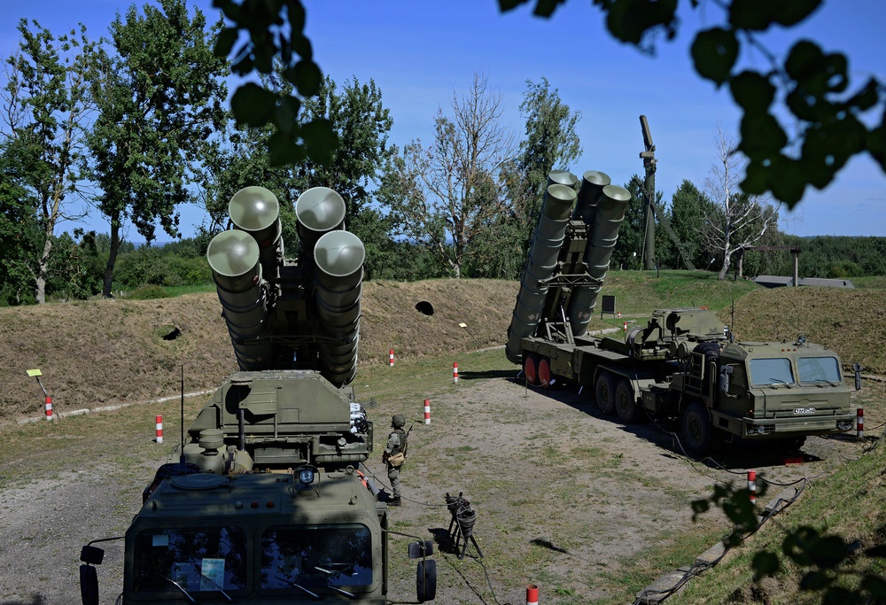 Giữa lúc 7 vạn quân NATO đe siết gọng kìm: Nga bất ngờ rút tên lửa khỏi Kaliningrad ứng phó tình thế khẩn - Ảnh 1.