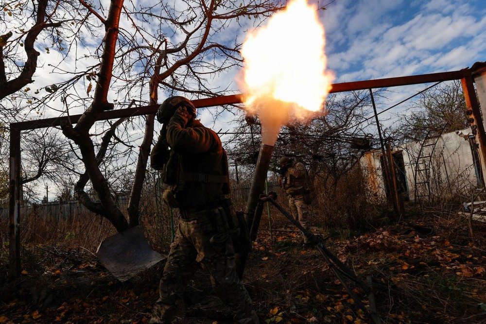 Avdiivka bị bao vây tứ phía: Hỏa lực quá rát, Ukraine rút lui chiến thuật rồi lừa quân Nga vào bẫy tử - Ảnh 2.