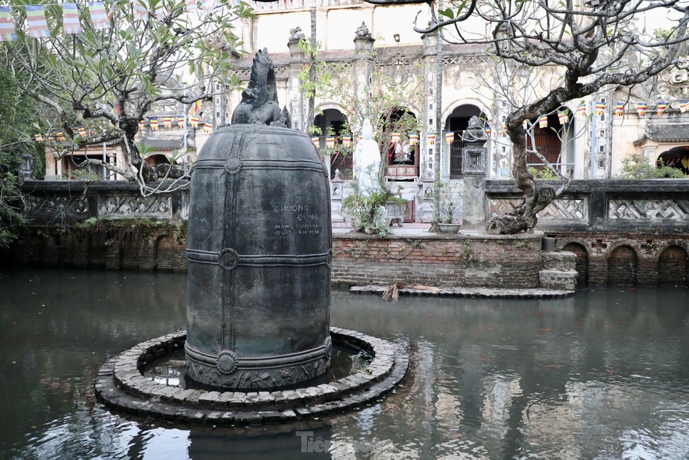 Khám phá chùa thiêng gần 1.000 năm tuổi, lưu giữ báu vật nặng 9 tấn ở Nam Định - Ảnh 12.