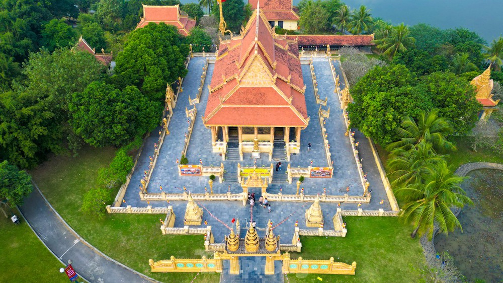 Chiêm ngưỡng kiến trúc độc đáo của chùa Khmer giữa lòng Hà Nội - Ảnh 3.