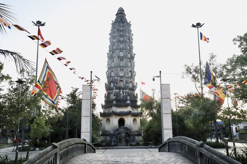 Khám phá chùa thiêng gần 1.000 năm tuổi, lưu giữ báu vật nặng 9 tấn ở Nam Định - Ảnh 9.