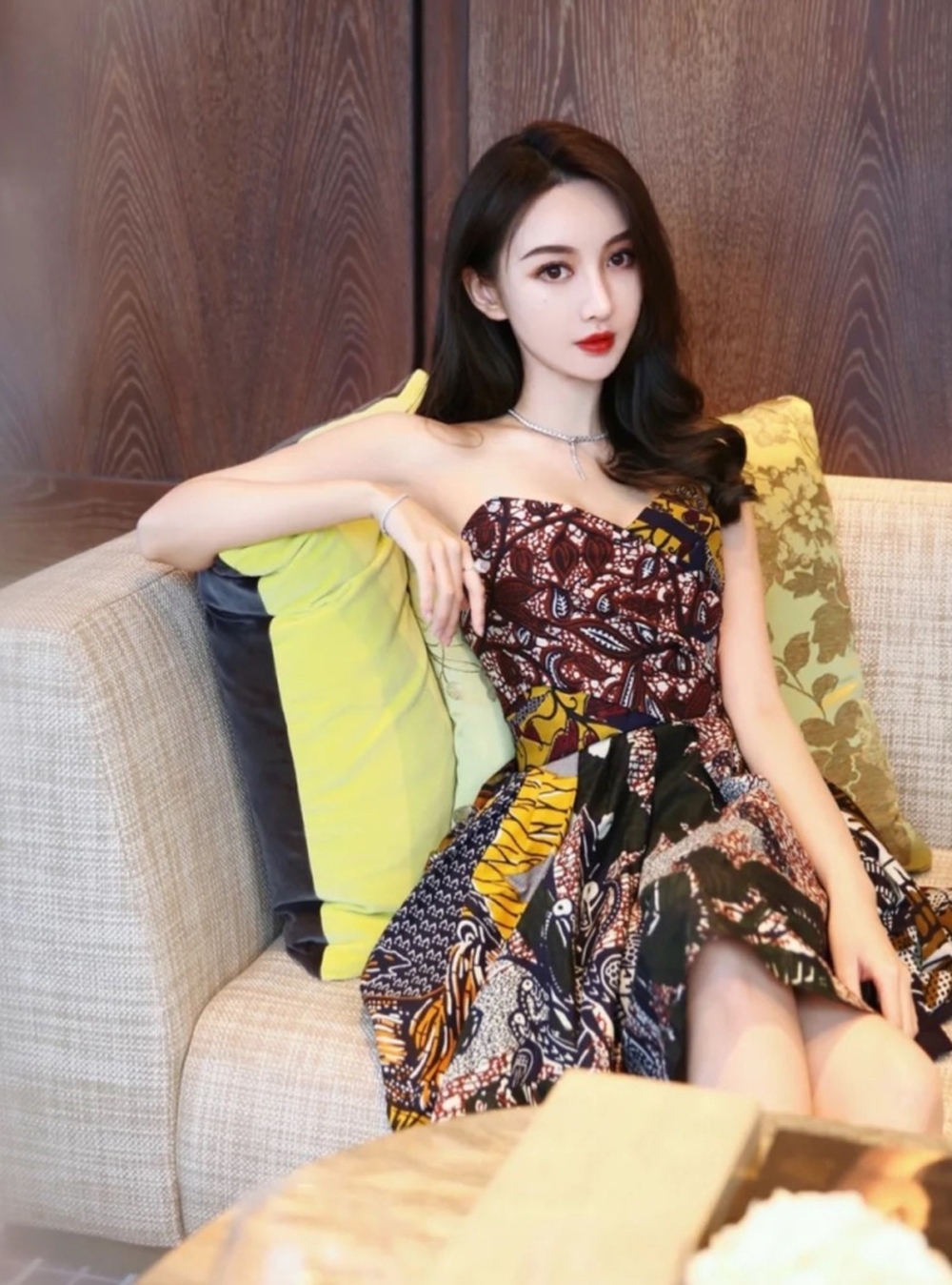 Huỳnh Hiểu Minh ngày càng mặn nồng với hot girl Diệp Kha, Angelababy lặng lẽ theo dõi nhất cử nhất động của tình địch - Ảnh 2.