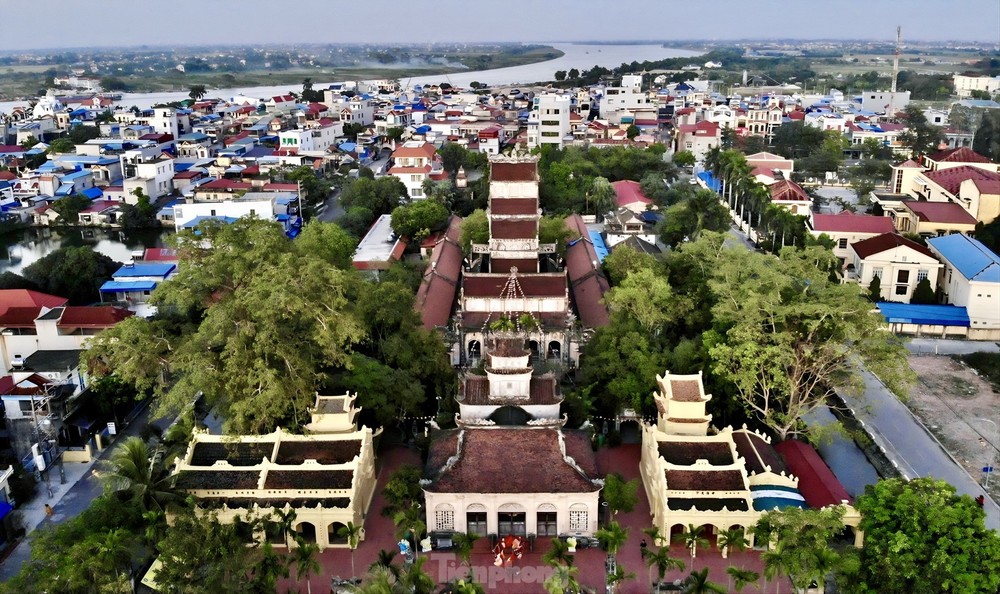 Khám phá chùa thiêng gần 1.000 năm tuổi, lưu giữ báu vật nặng 9 tấn ở Nam Định - Ảnh 1.