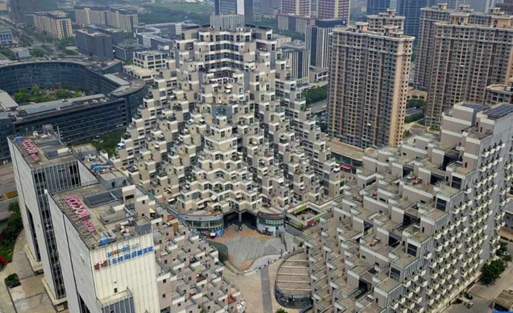 Tòa chung cư độc lạ hình kim tự tháp ở Trung Quốc - Ảnh 2.