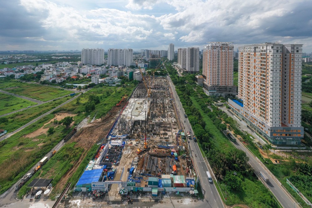 Thị trường bất động sản bất ngờ xuất hiện loạt thương vụ thâu tóm lớn, lộ diện phân khúc “hút tiền” vào cuối năm - Ảnh 2.