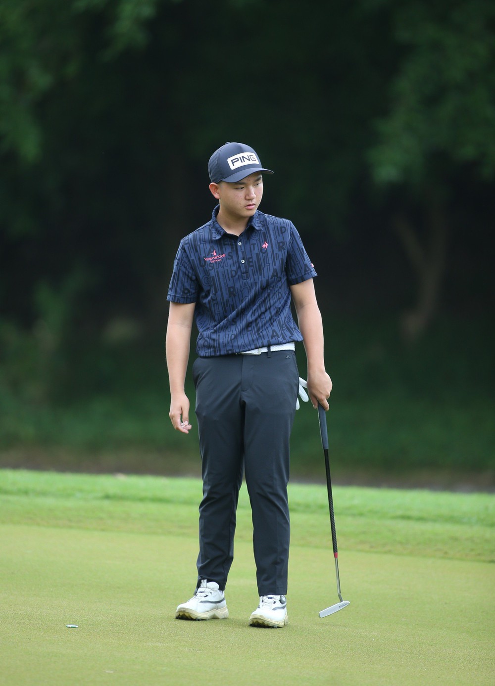 Nguyễn Anh Minh kèm chặt huyền thoại golf thế giới Michael Campbell - Ảnh 1.
