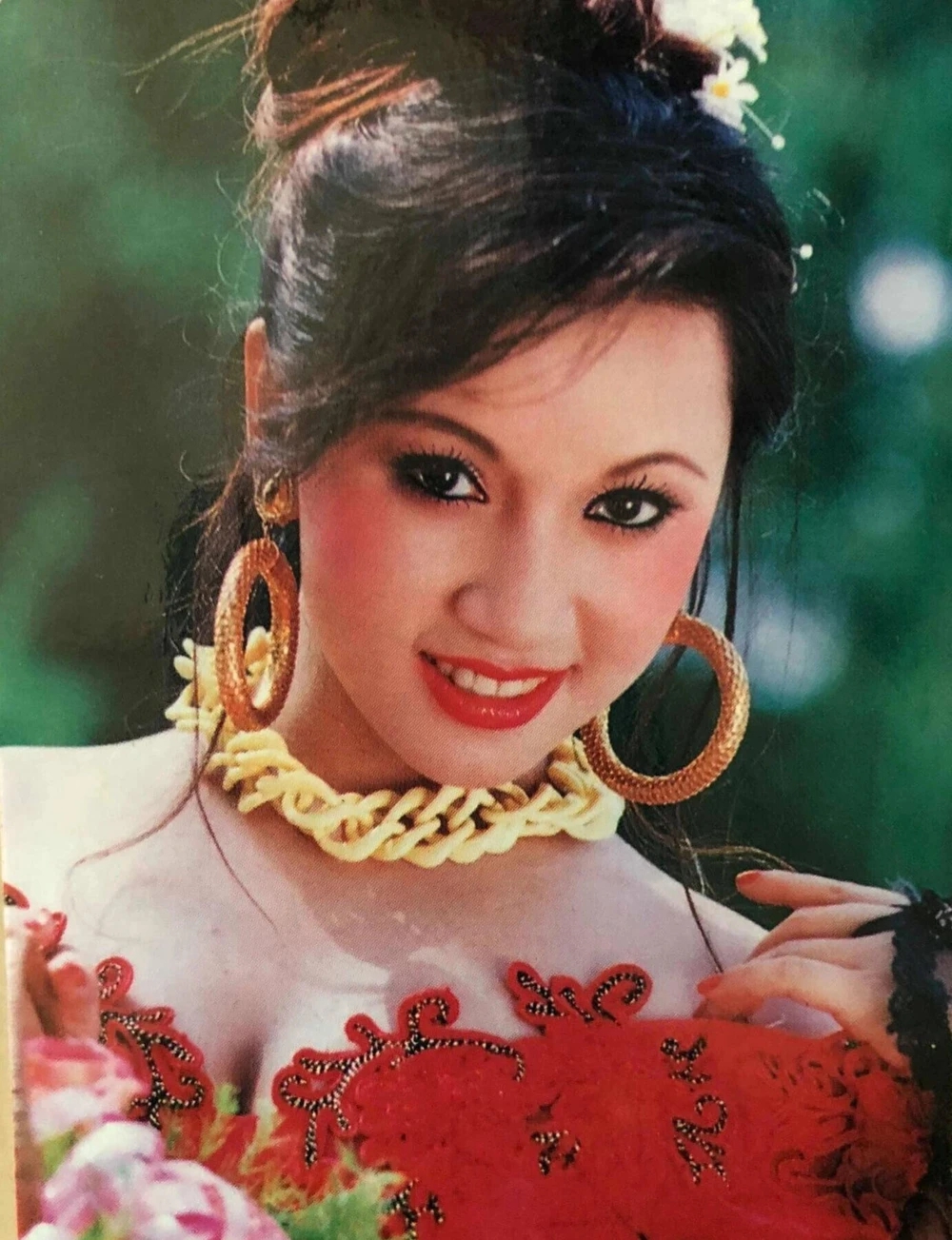 Màn ảnh Việt thập niên 90 từng có 1 biểu tượng gợi cảm cực nóng bỏng, giờ gần 50 tuổi vẫn vô cùng quyến rũ - Ảnh 3.