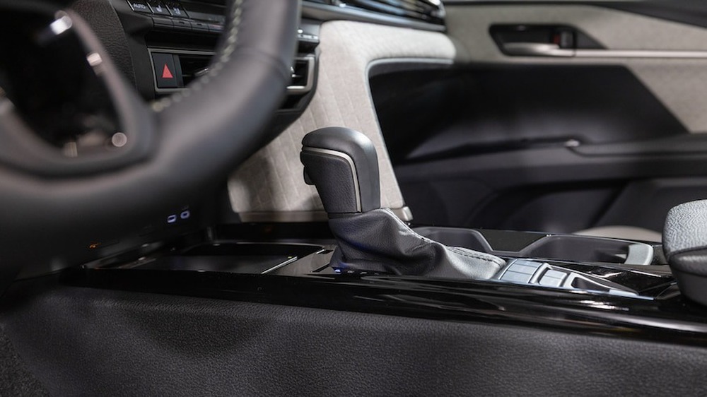 Báo Mỹ đánh giá nội thất Toyota Camry 2025: Hiện đại, dễ dùng, không còn cảm giác bị cắt trang bị với bản thấp - Ảnh 14.
