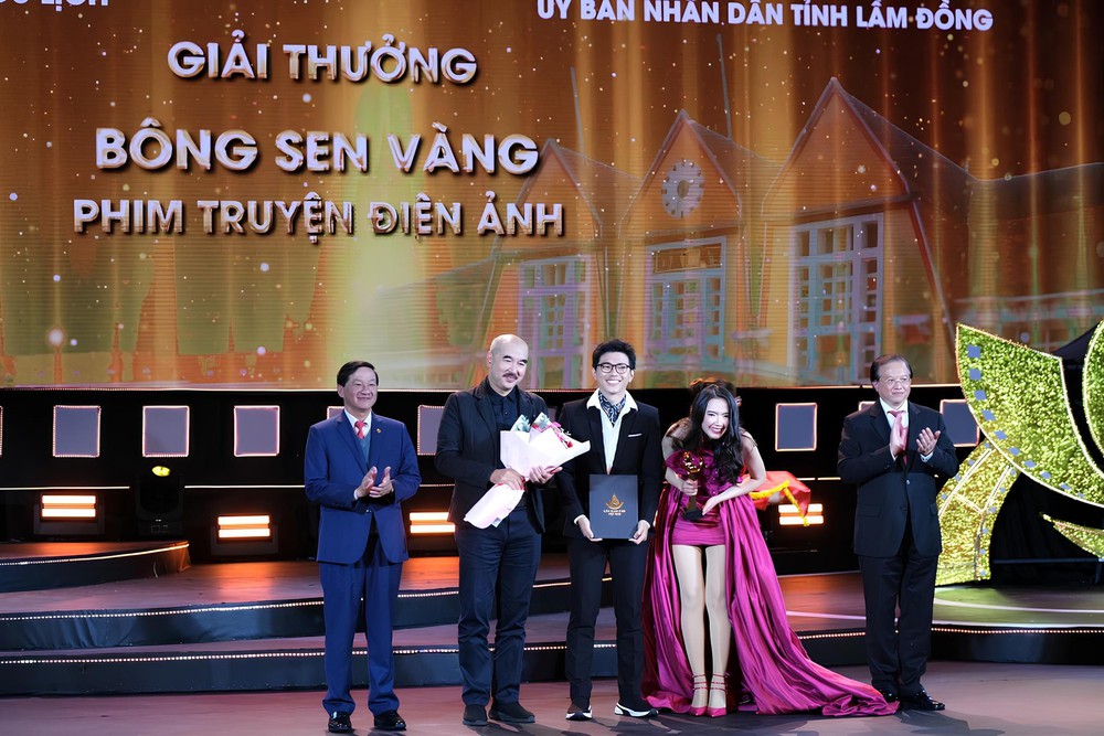 Cuộc hôn nhân kín tiếng của đạo diễn Bùi Thạc Chuyên và diễn viên Tú Oanh - Ảnh 1.