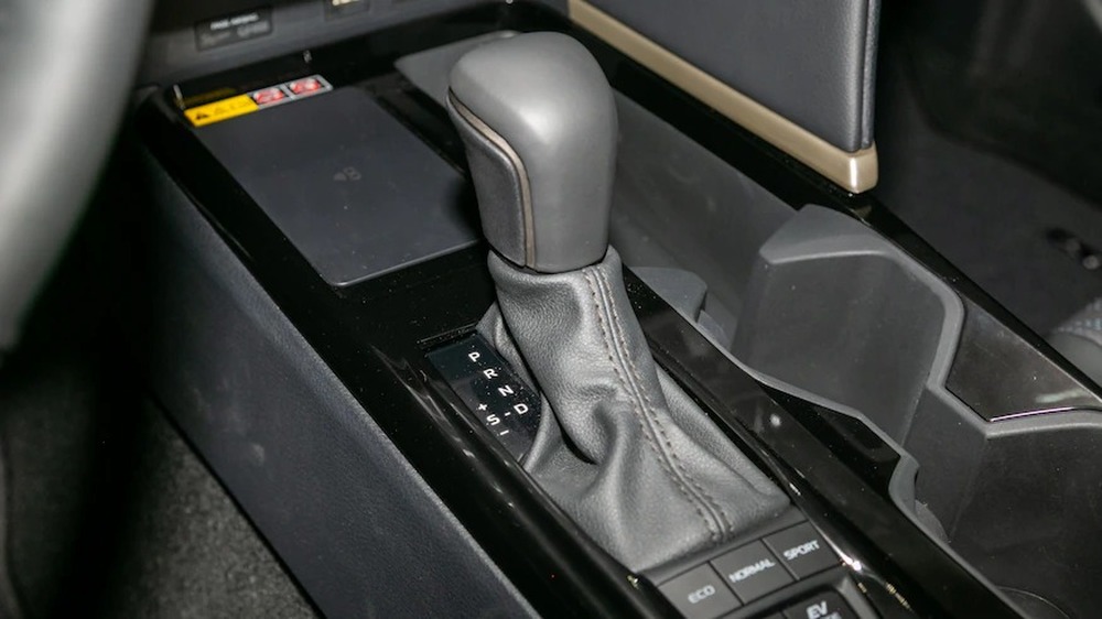 Báo Mỹ đánh giá nội thất Toyota Camry 2025: Hiện đại, dễ dùng, không còn cảm giác bị cắt trang bị với bản thấp - Ảnh 20.