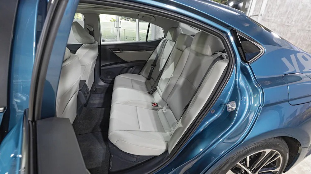 Báo Mỹ đánh giá nội thất Toyota Camry 2025: Hiện đại, dễ dùng, không còn cảm giác bị cắt trang bị với bản thấp - Ảnh 18.