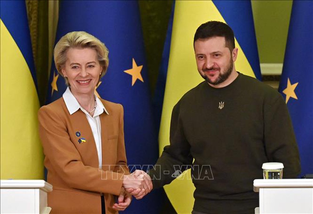 Chủ tịch EC thăm Ukraine thảo luận về mở rộng EU