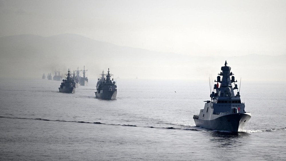 Sự thật hình ảnh 100 chiến hạm của đội quân mạnh thứ 11 thế giới áp sát Gaza, trút lửa lên Israel - Ảnh 2.