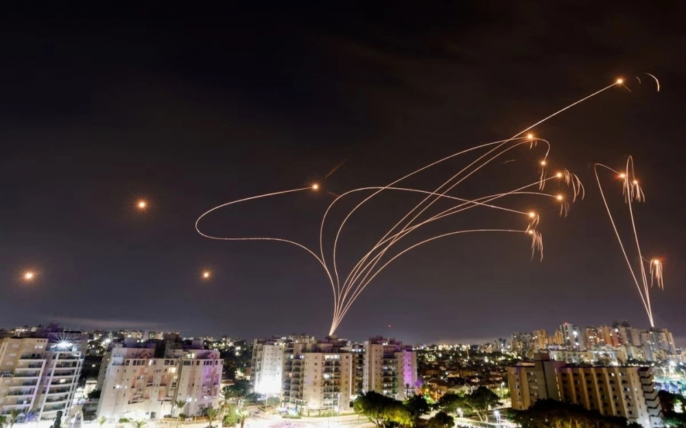 Hamas phóng loạt rocket vào Israel sau tối hậu thư của Tel Aviv - Ảnh 1.
