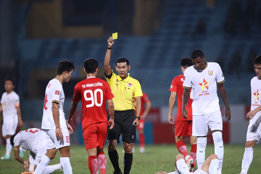 HLV Hồng Lĩnh Hà Tĩnh: Chúng tôi thua Viettel FC vì trọng tài - Ảnh 1.